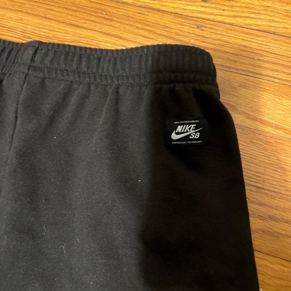 Nike sb shorts youth size L preloved - Picture 3 of 4